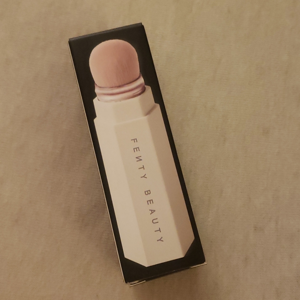 Portable contour & concealer brush